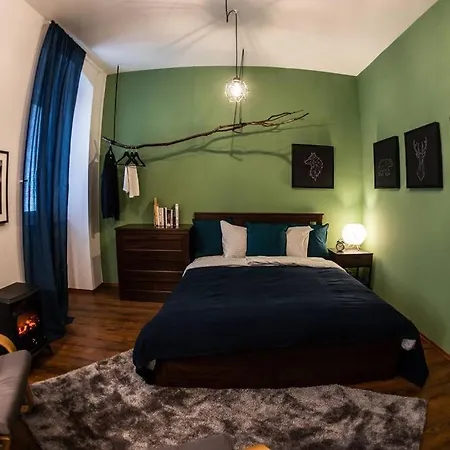 Gentlemen's Near Brno-center * ブルノ